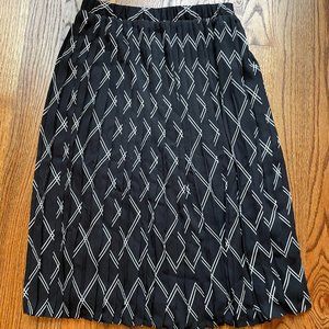 Banana Republic Black/White Pleated Midi Skirt